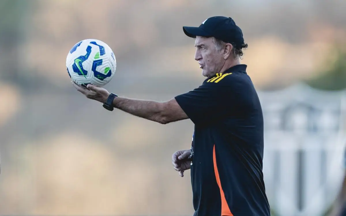 Cuca em treino do Atlético-MG