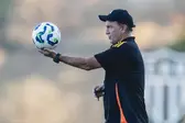 Cuca em treino do Atlético-MG (Foto: Pedro Souza / Atlético)