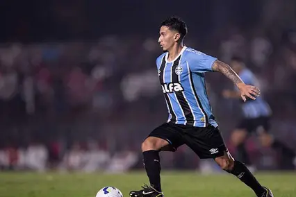 Dodi volta após cumprir suspensão (Foto: Sports Press Photo)