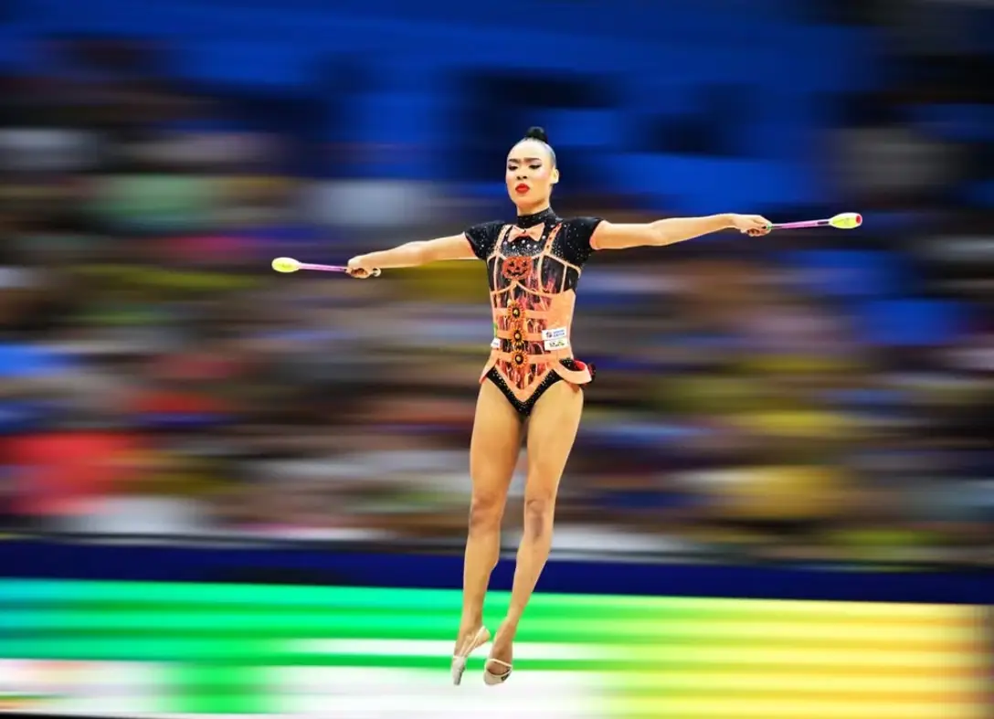 Geovanna Santos na apresentação com maças no Mundial de ginástica rítmica
