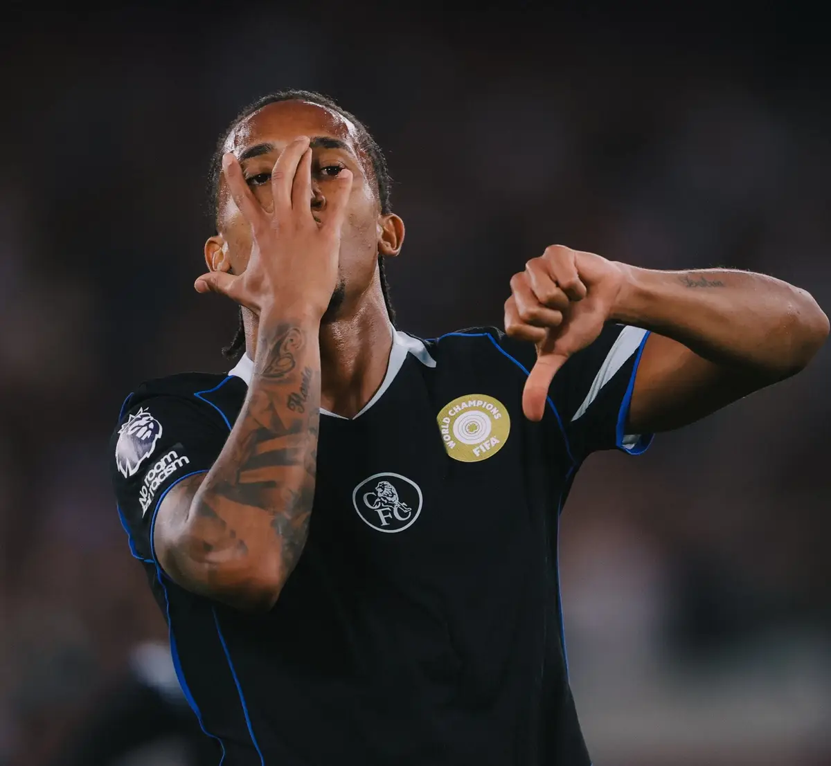 João Pedro comemora gol do Chelsea na vitória sobre o West Ham na Premier League