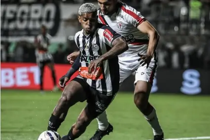 Jogadores do Cuiabá durante partida (Foto: Reprodução/ Instagram @athleticclubfutebol)