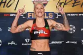 Juliana Velasquez bate o peso e está confirmada na PFL 9 (Foto: Divulgação/PFL)