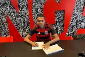 Kaio Jr. assina contrato por três temporadas com o Flamengo (Foto: Arquivo Pessoal)