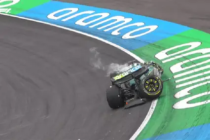 Lance Stroll bate o carro no ínicio do TL2 na Holanda (Foto: Foto: F1 TV)