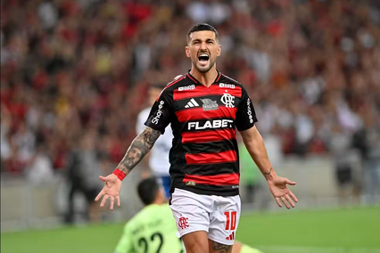 Líder da artilharia com sete gols, Arrascaeta comemora o gol marcado sobre o Bahia, na 8ª rodada (Foto: André Durão)