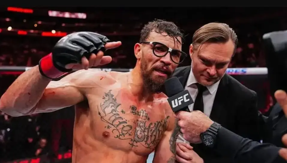 Mauricio Ruffy em entrevista após vitória no UFC.