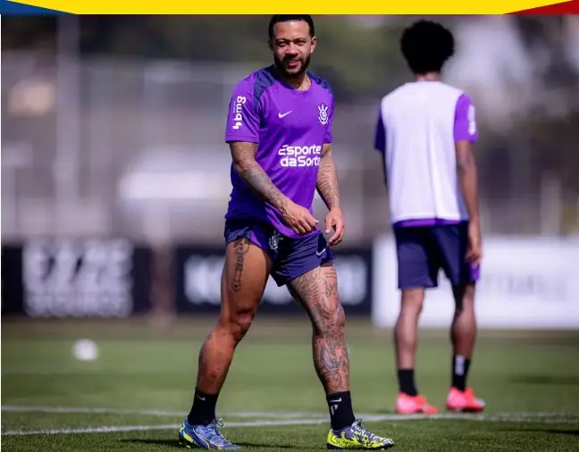 Memphis Depay em treino do Corinthians no CT Dr. Joaquim Grava