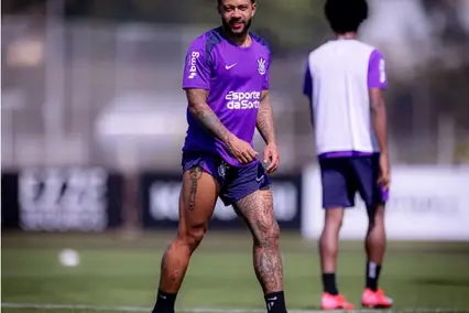 Memphis Depay em treino do Corinthians no CT Dr. Joaquim Grava (Foto: Rodrigo Coca/Agência Corinthians)