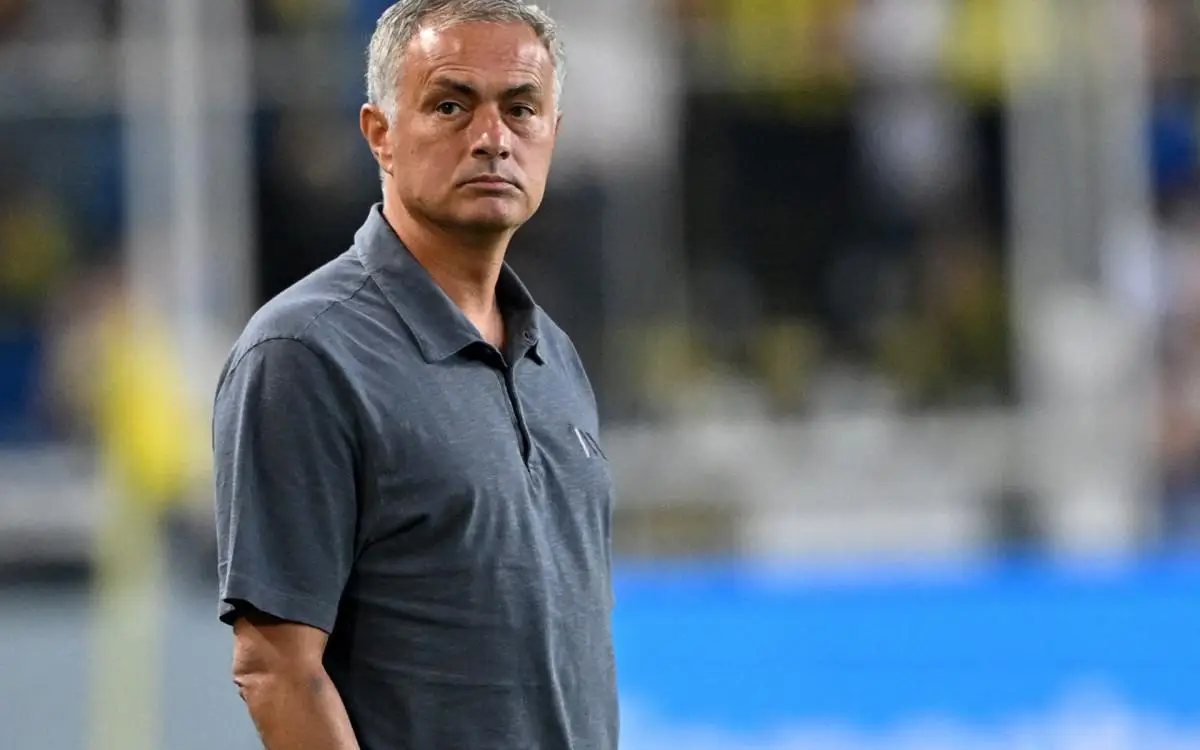 Mourinho deixou o comando do Fenerbahçe, da Turquia
