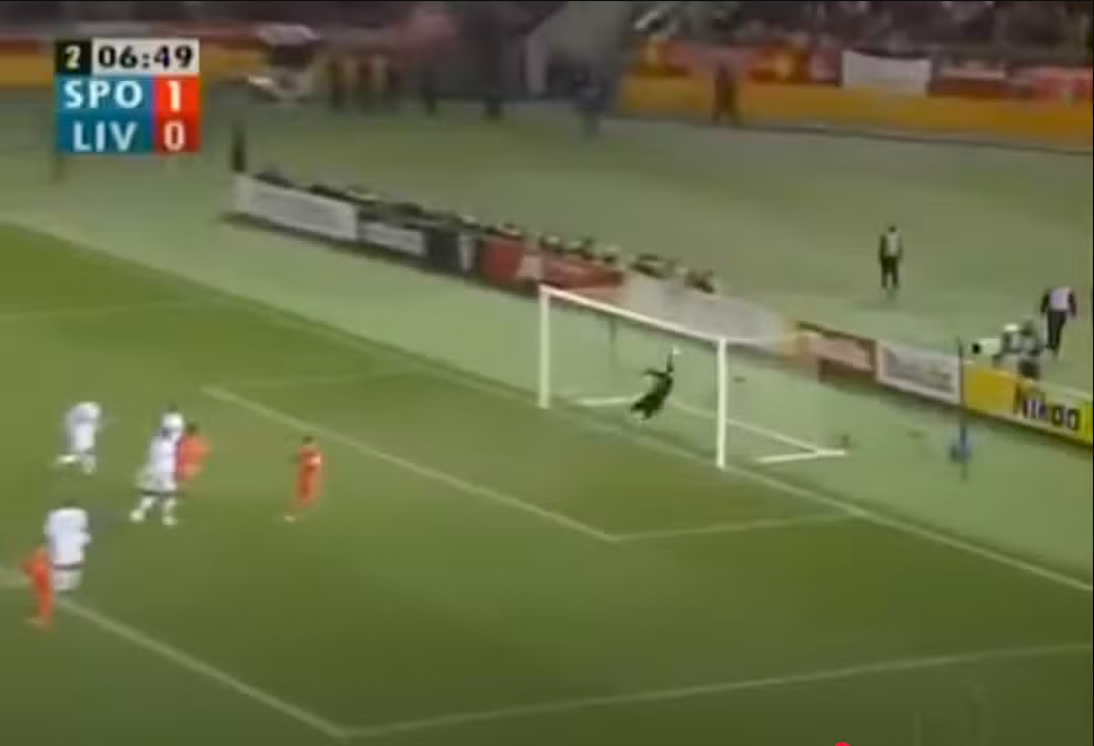 Rogério Ceni faz linda defesa em falta batida por Gerrard em São Paulo x Liverpool