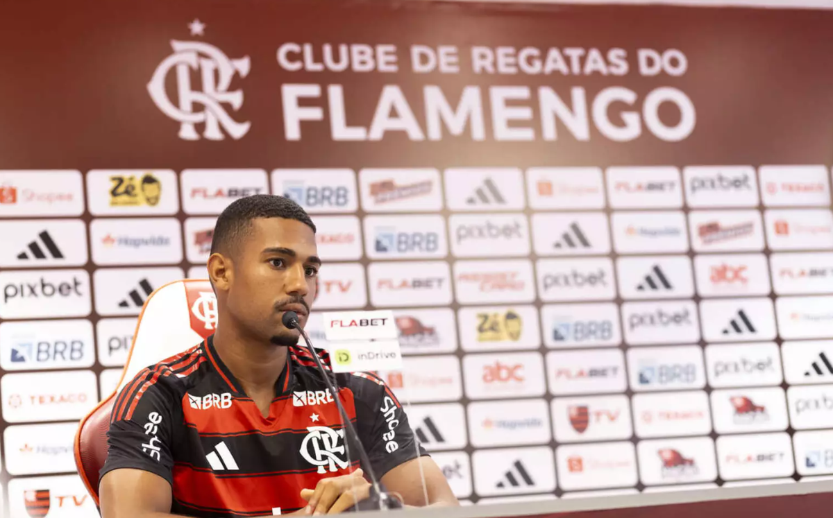 Samuel Lino em apresentação pelo Flamengo