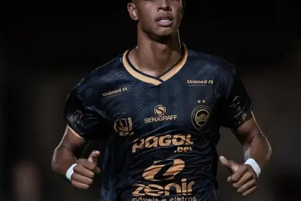 Tafinha, lateral-esquerdo do Teresina (Foto: Reprodução / Instagram)