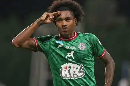 Vitinho comemora gol pelo Al Ettifaq (Foto: Foto: Divulgação)