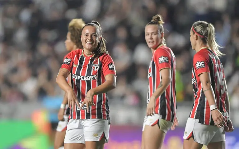 Camilinha abriu o placar no jogo São Paulo e Vasco, pela Copa do Brasil Feminina.