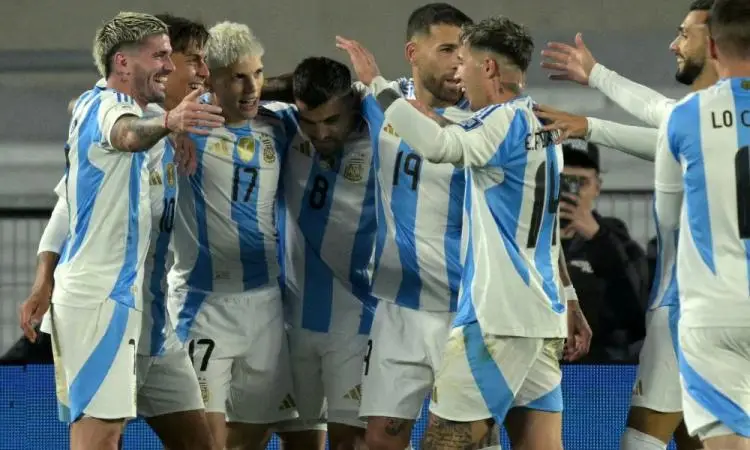 Comportamentos discriminatórios de torcedores argentinos aconteceram no jogo contra a Colômbia