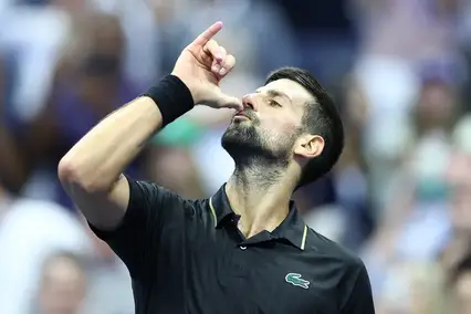 Djokovic supera Fritz e vai enfrentar Alcaraz na semi do US Open (Foto: CHARLY TRIBALLEAU / AFP)
