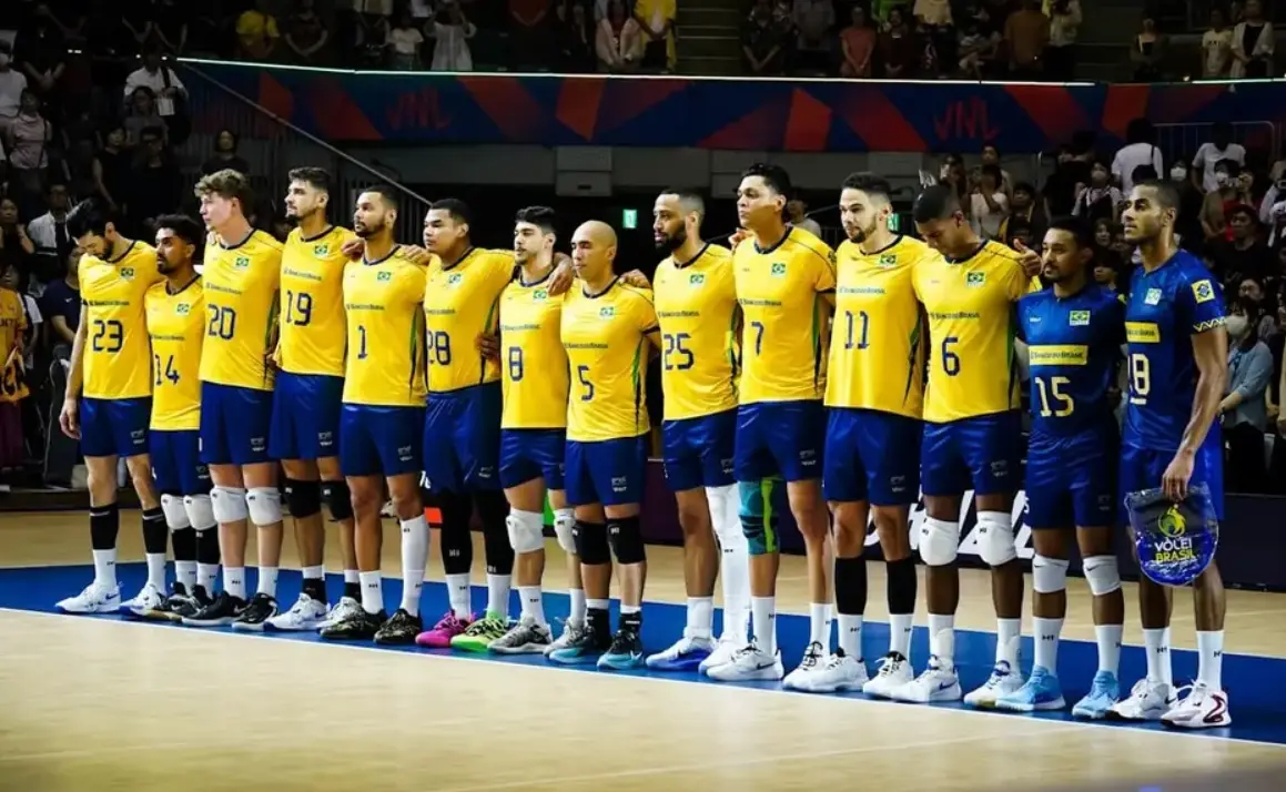 Elenco do Brasil em jogo da VNL Masculina