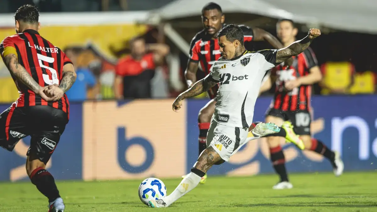 Lance de Vitória x Atlético-MG pelo Brasileirão