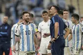 Lionel Scaloni e  Messi (Foto: None)
