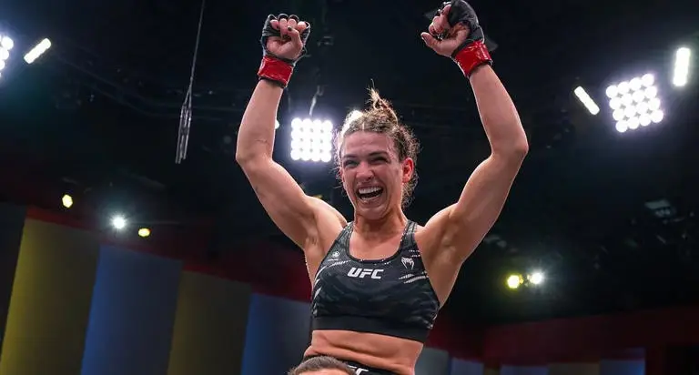 Mackenzie Dern comemora vitória no UFC Las Vegas 101