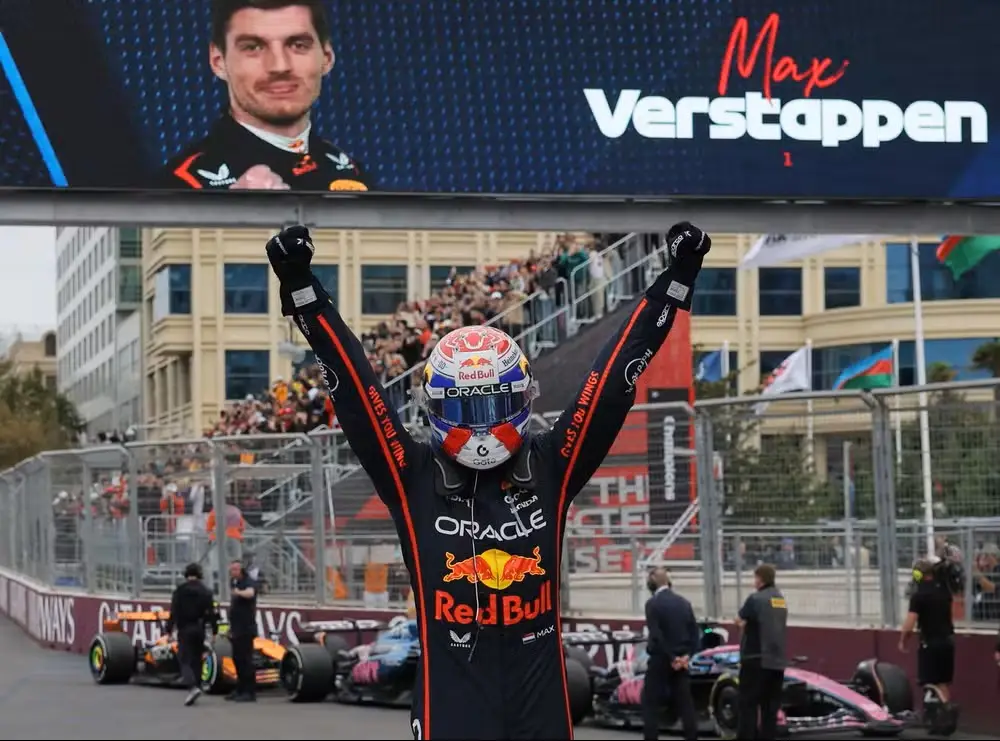Max Verstappen celebra vitória no Azerbaijão