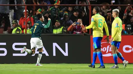 Miguelito comemora o gol da Bolívia contra o Brasil | Buda Mendes/ Getty Imagens