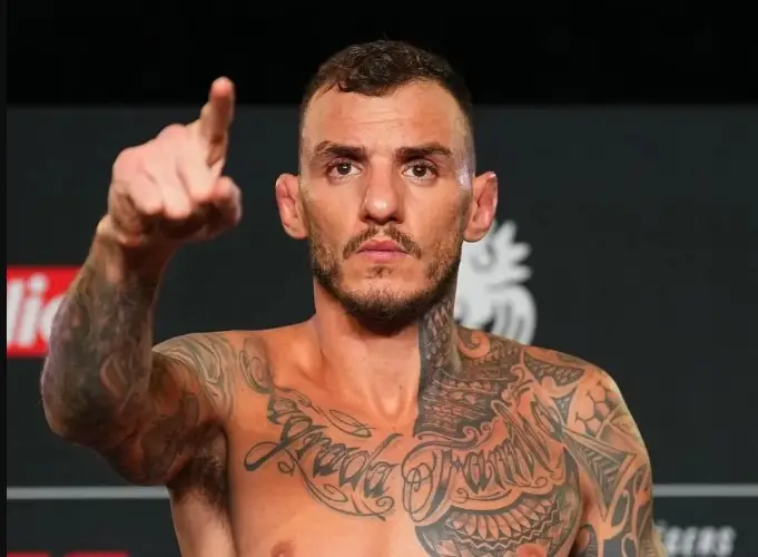 Moicano em pesagem no UFC