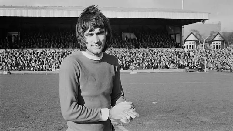 O saudoso George Best é um dos grandes ídolos do Manchester United