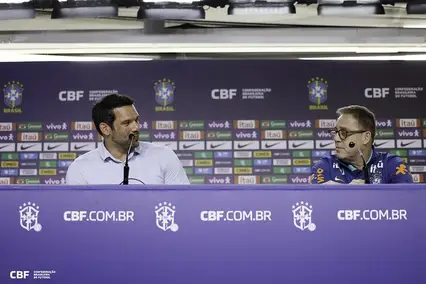 Samir Xaud apresenta chefe de delegação da seleção (Foto: Divulgação CBF)