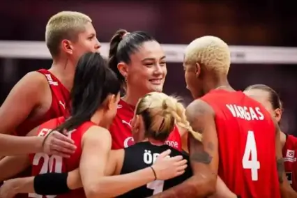 Seleção feminina vôlei Turquia (Foto: Jogada10)