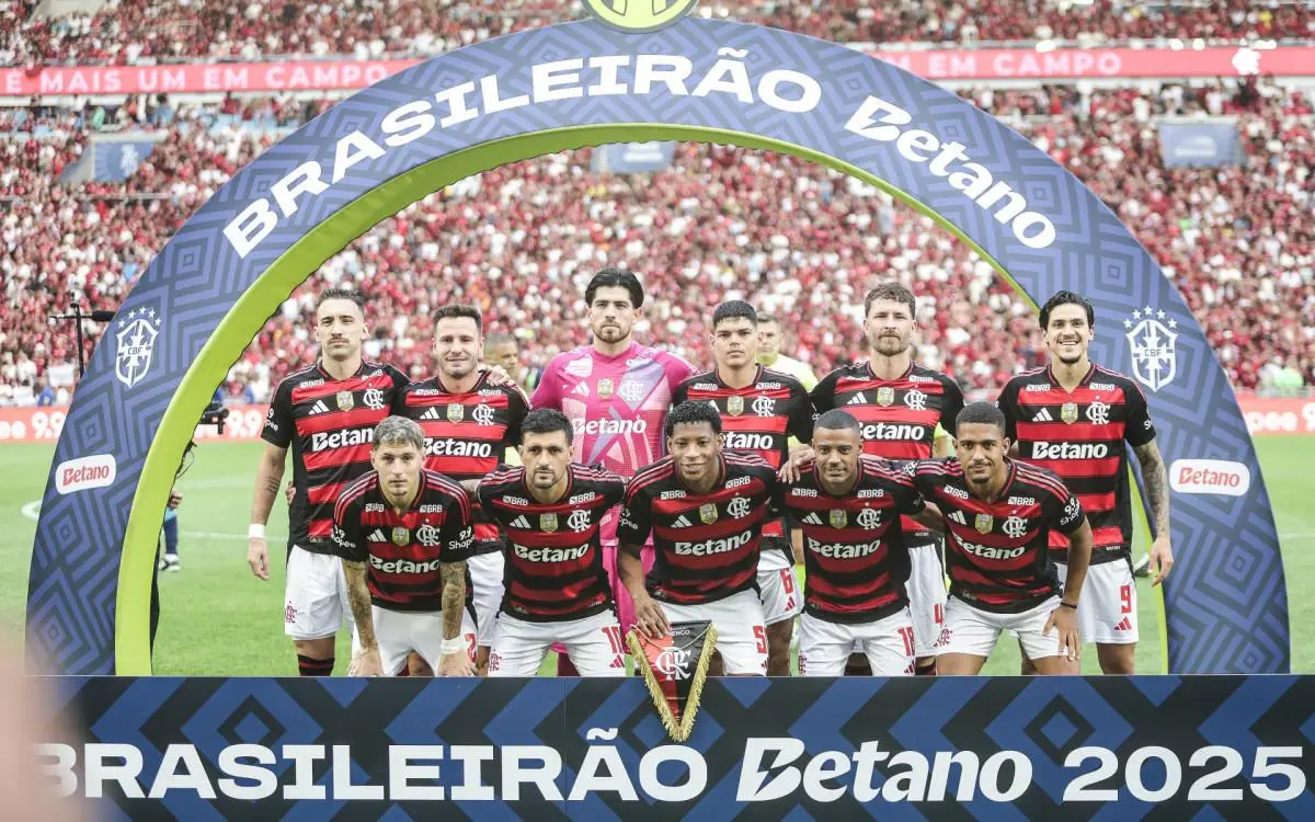 Time titular do Flamengo no empate com o Grêmio, no Maracanã